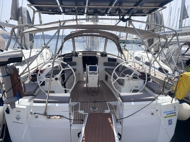 Noleggio Barca a vela Jeanneau con patente nautica