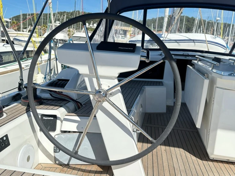 Noleggiare una Bénéteau Oceanis 46.1 a Spalato