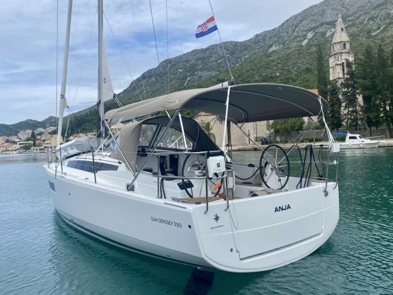 Noleggio Barca a vela Jeanneau con patente nautica