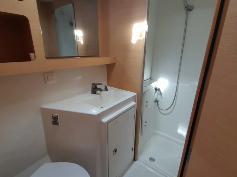 Noleggio barche Hyères economico Lagoon 42