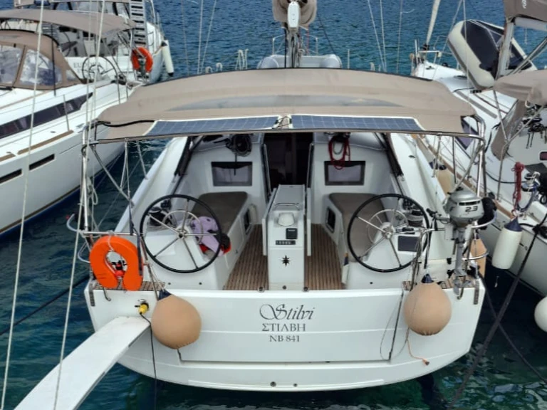 Noleggiare una Jeanneau Sun Odyssey 410 a Loutráki