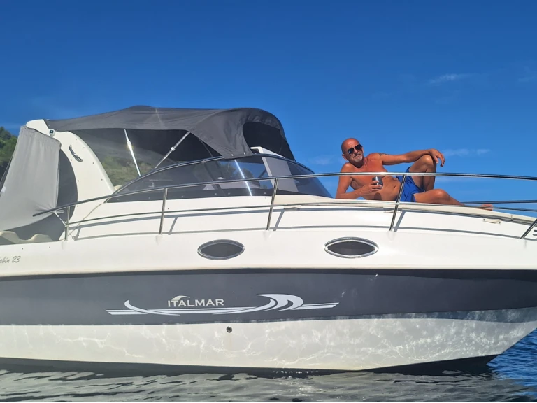 Noleggiare una Italmar Italmar Cabin 23 a Piombino