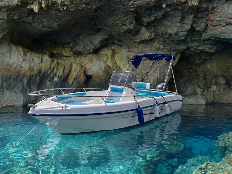 Noleggio Barca a motore a Alghero – Ranieri Soverato 545
