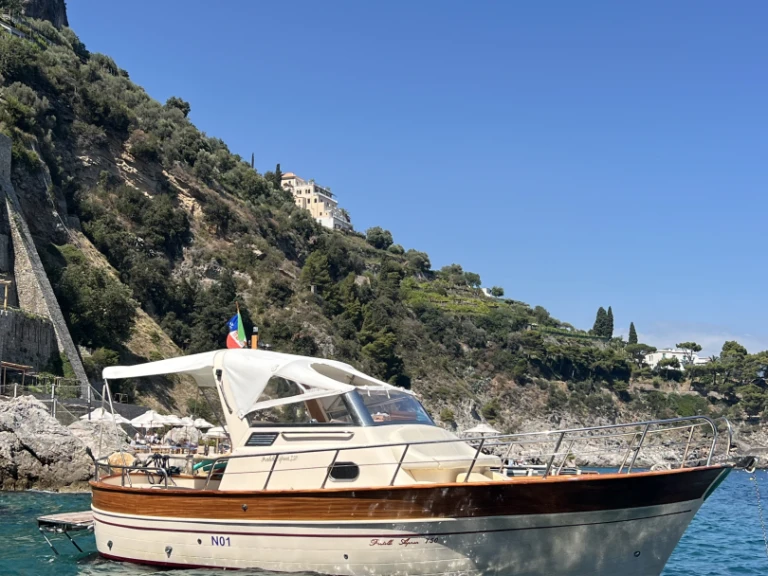 Fratelli Aprea Sorrento 7,50 Semi Cabinato da affittare a  Amalfi Coast