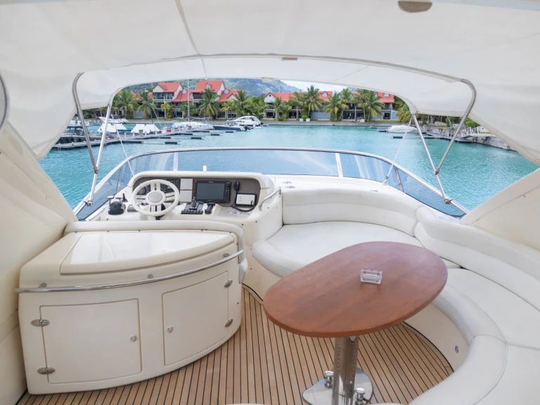 Noleggio Barca a motore Azimut con patente nautica