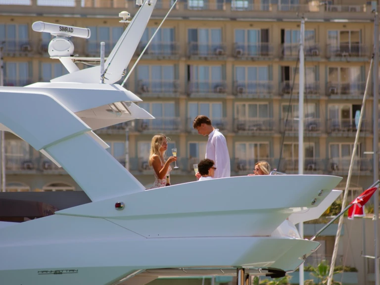 Noleggio barche Sunseeker Manhattan 66 a San Julian's su Samboat
