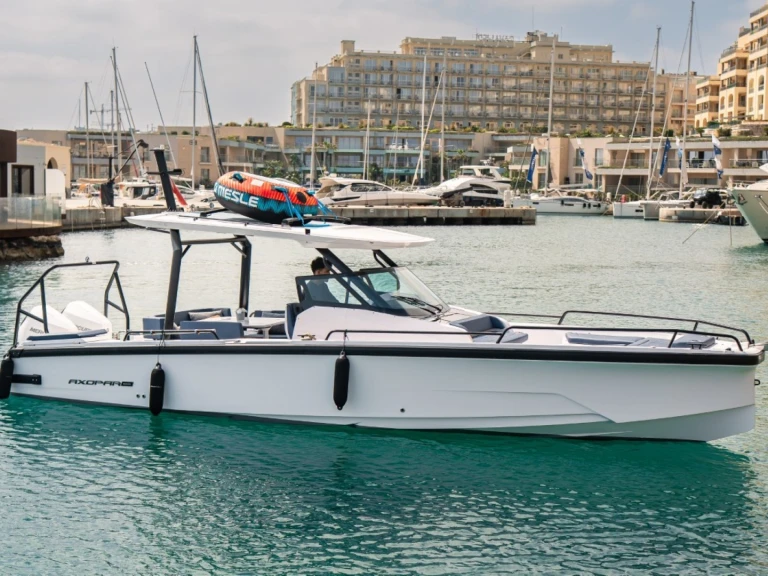 Noleggio Barca a motore Axopar con patente nautica