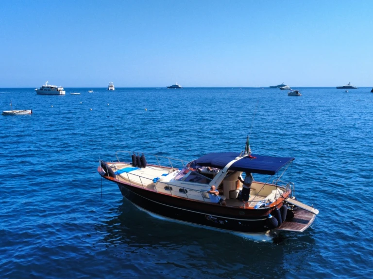 Noleggio barche Fratelli Aprea Sorrento 32 Semi Cabinato a Salerno su Samboat