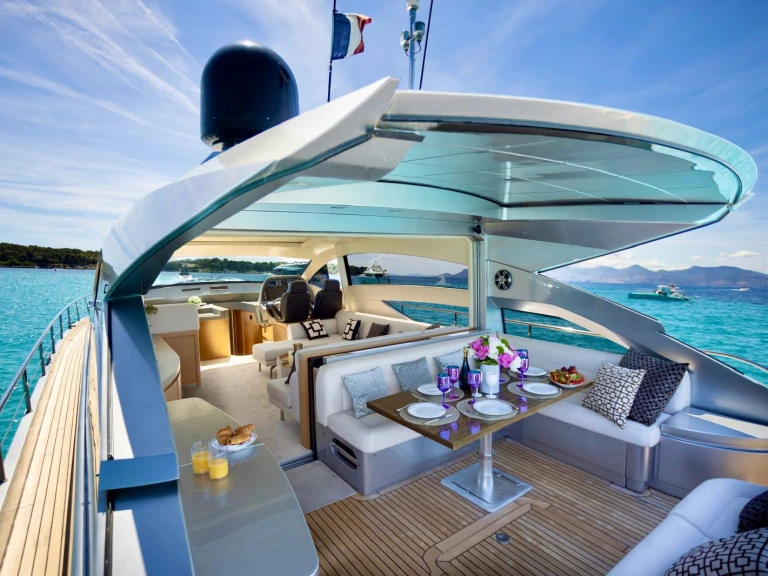 Noleggio Yacht di lusso con o senza skipper Pershing a Cannes