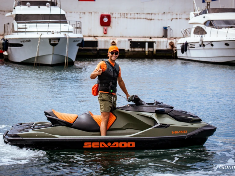 Noleggio barche Bombardier GTX PRO 130 a Puerto Deportivo de Marbella su Samboat
