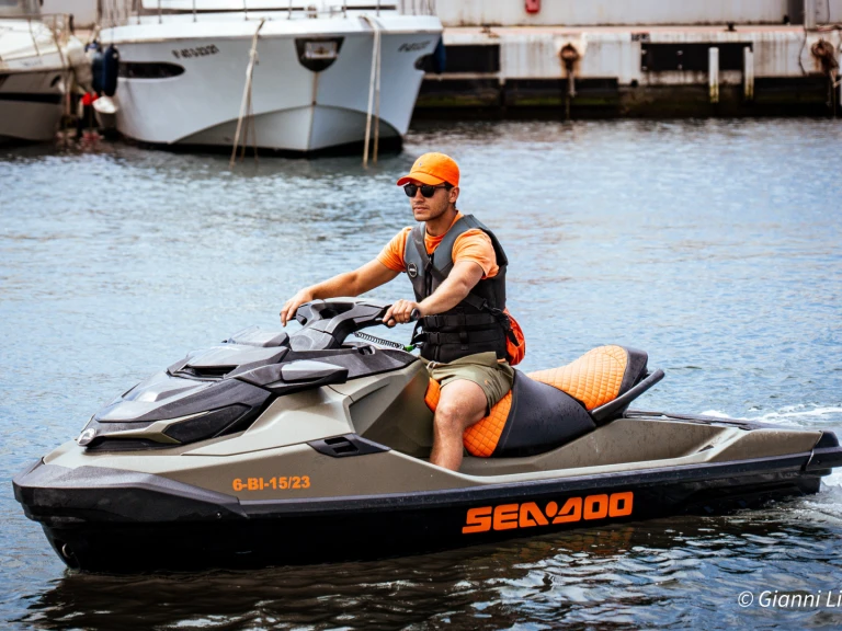 Noleggio Moto d'acqua con o senza skipper Bombardier a Puerto Deportivo de Marbella
