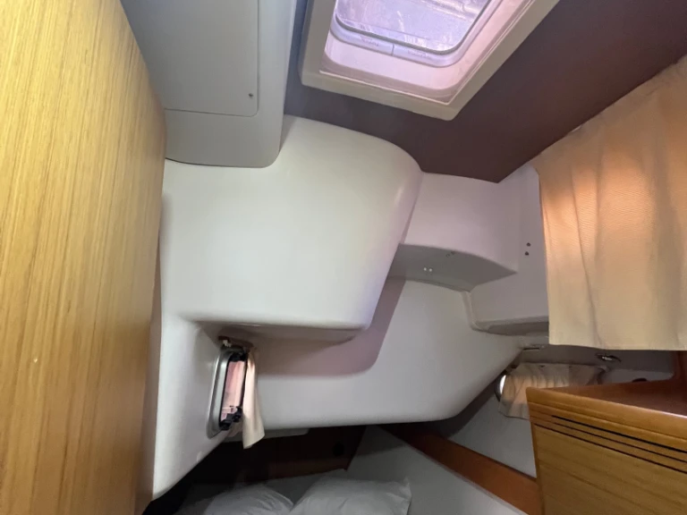 Noleggiare una Jeanneau Sun Odyssey 42 i Performance a Póros (Citta)