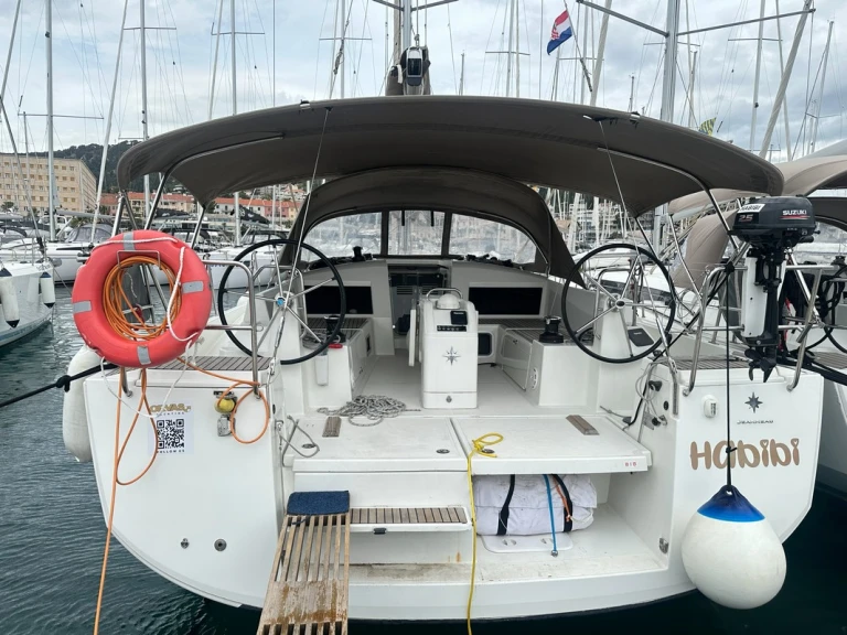 Noleggio Barca a vela Jeanneau con patente nautica