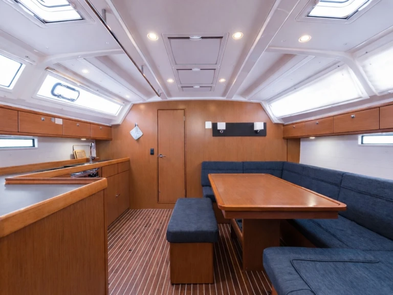 Noleggiare una Bavaria Cruiser 46 a Gouviá