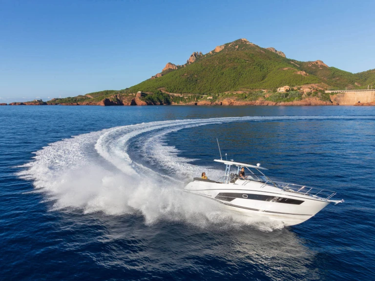 Noleggio Barca a motore a Tivat – Jeanneau Cap Camarat 10.5 WA