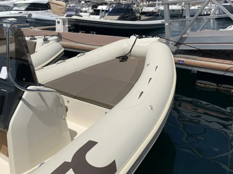 Gommone a noleggio a Preko al miglior prezzo
