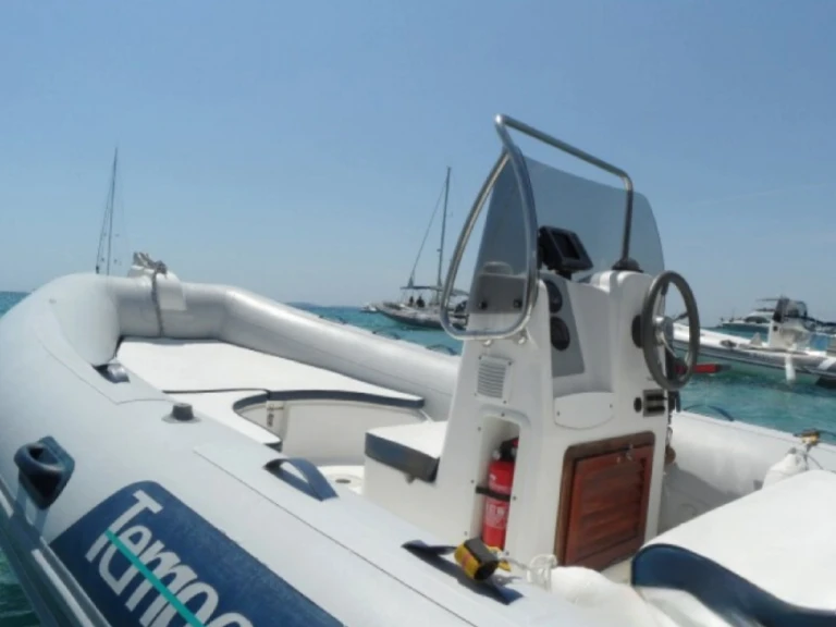 Noleggiare una Capelli Capelli 500 a Golfe-Juan