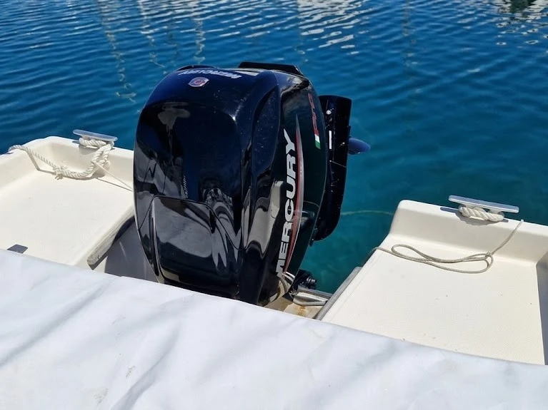 Noleggiare una Omnia Omnia 600 a Porto di Alghero
