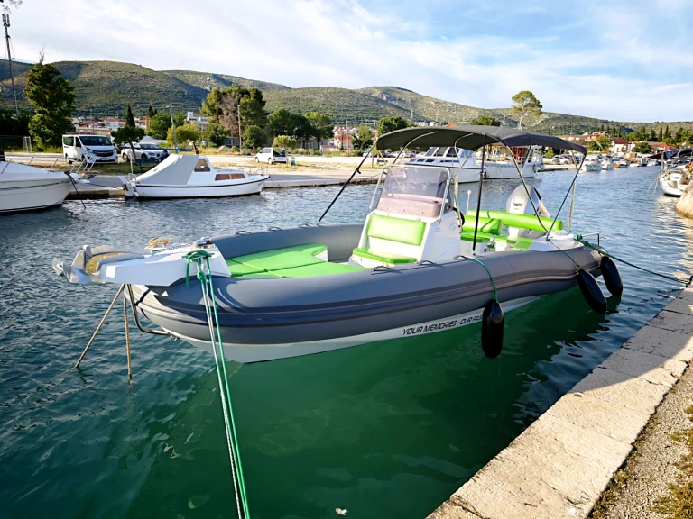 Noleggio Gommone Marlin Boat con patente nautica