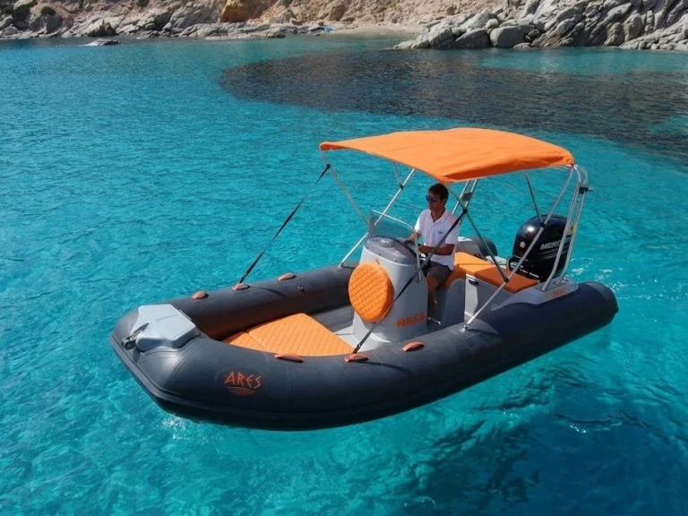 Noleggio Gommone Sacs con patente nautica