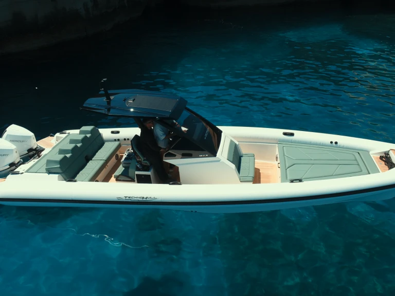 Noleggio Gommone Technohull con patente nautica
