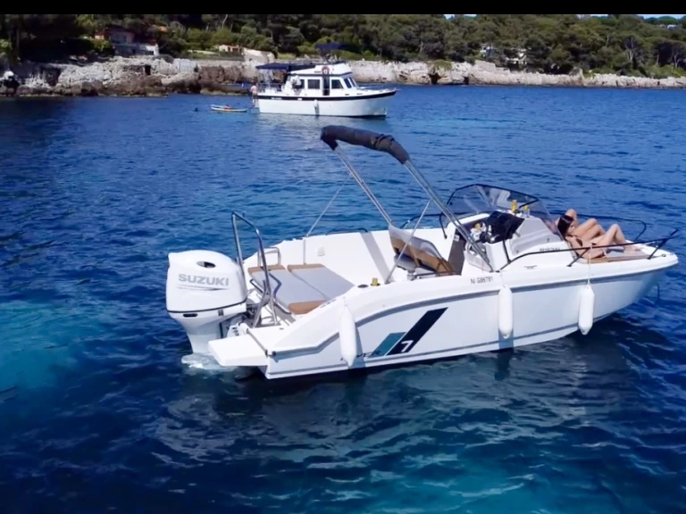 Noleggio Barca a motore Bénéteau con patente nautica