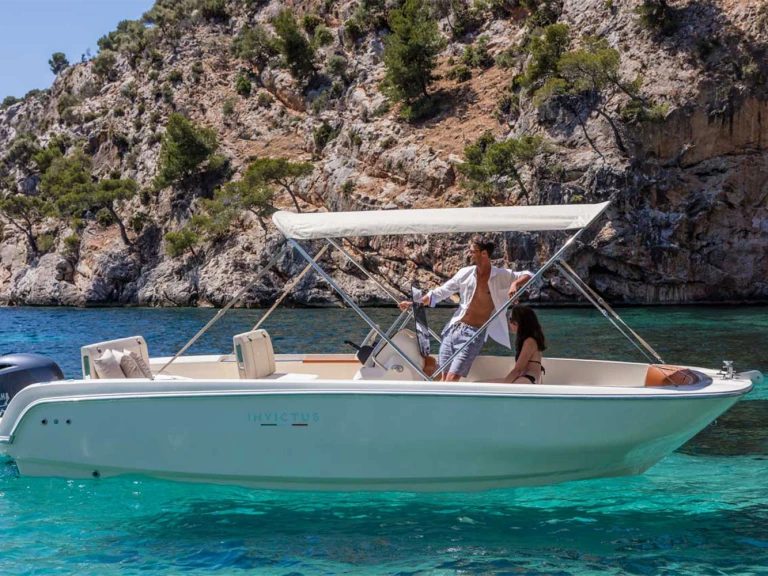 Barca a motore a noleggio a Marina de Palamós al miglior prezzo