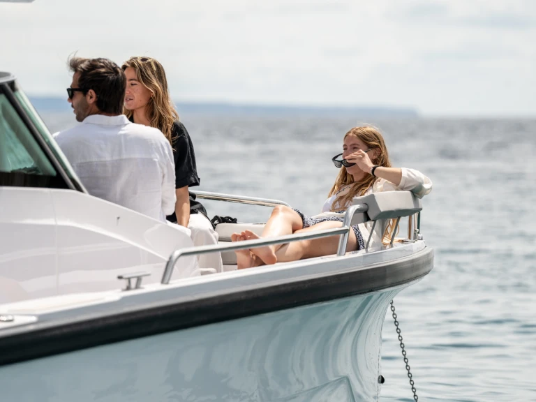 Noleggio a Porto di Spalato – Axopar 29 Sun Top Mediterana su SamBoat