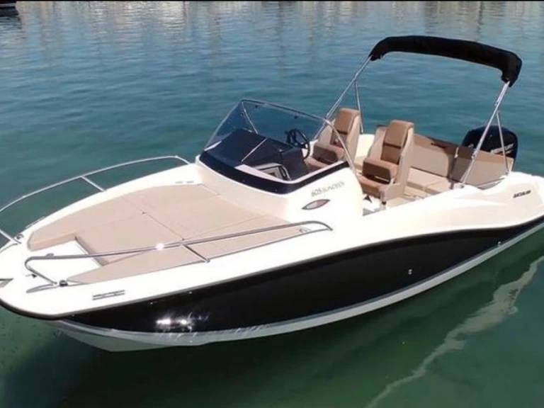 Noleggiare una Quicksilver Quicksilver 605 Sundeck a Club Nàutic Ca'n Picafort
