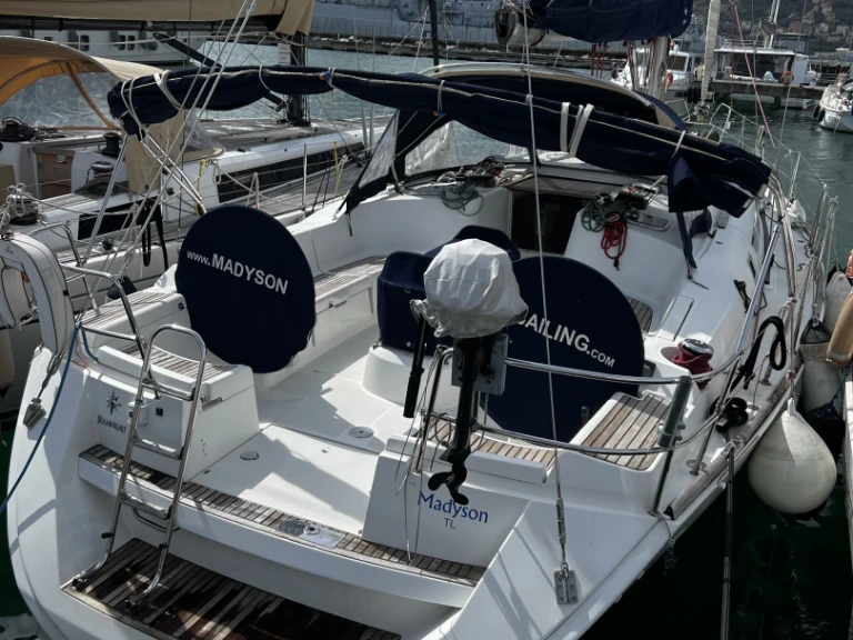 Noleggiare una Jeanneau Sun Odyssey 44i a La Spezia