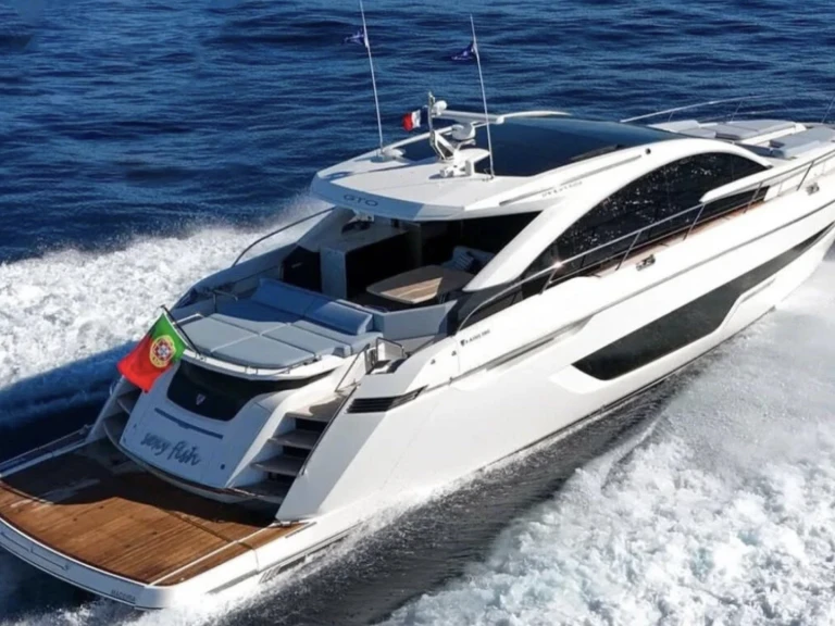 Noleggio Yacht di lusso Fairline con patente nautica