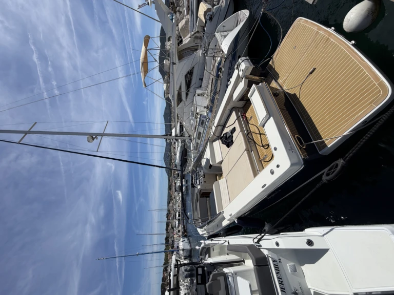 Noleggio Barca a motore ASTERIE con patente nautica