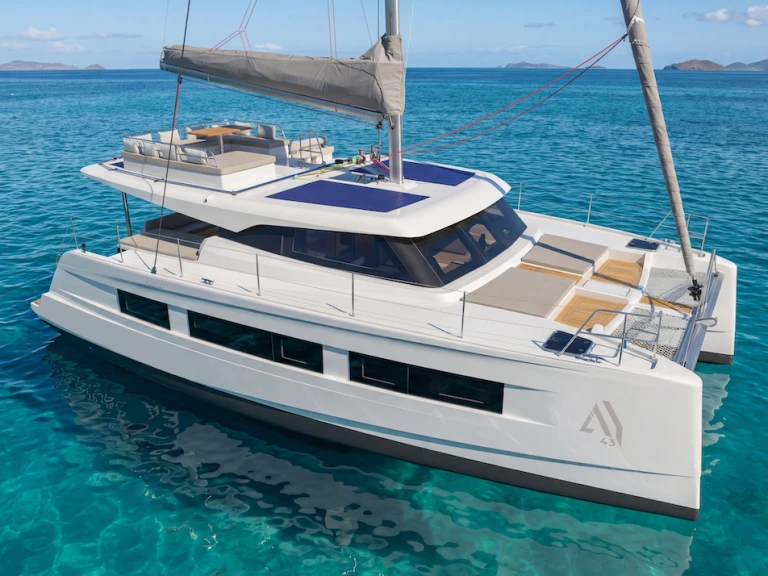 Noleggio Catamarano Aventura con patente nautica