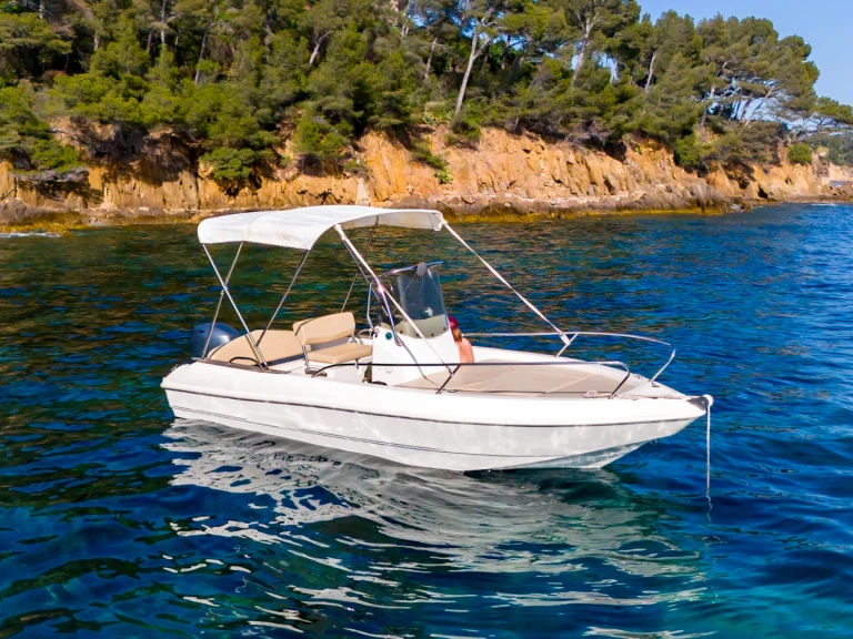 Noleggiare una Capelli Cap 520 Open a Port de Bormes-les-Mimosas