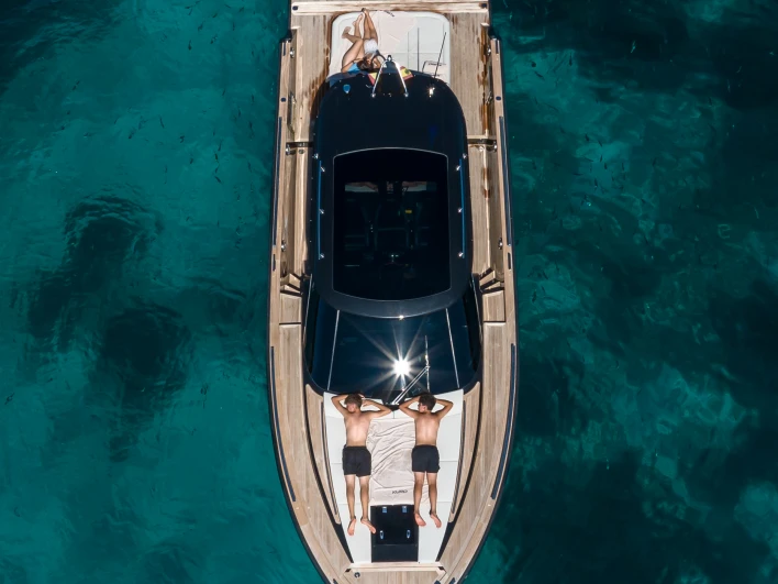 Yacht di lusso a noleggio a Portals Nous al miglior prezzo