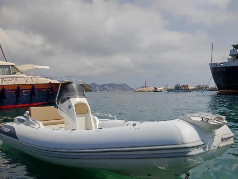 Noleggio Gommone Kardis con patente nautica