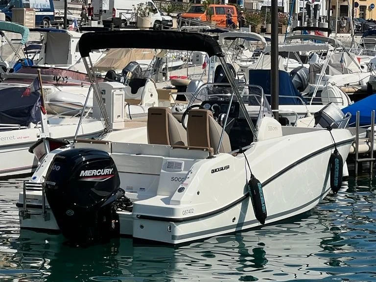 Barca a motore a noleggio a Villefranche-sur-Mer al miglior prezzo