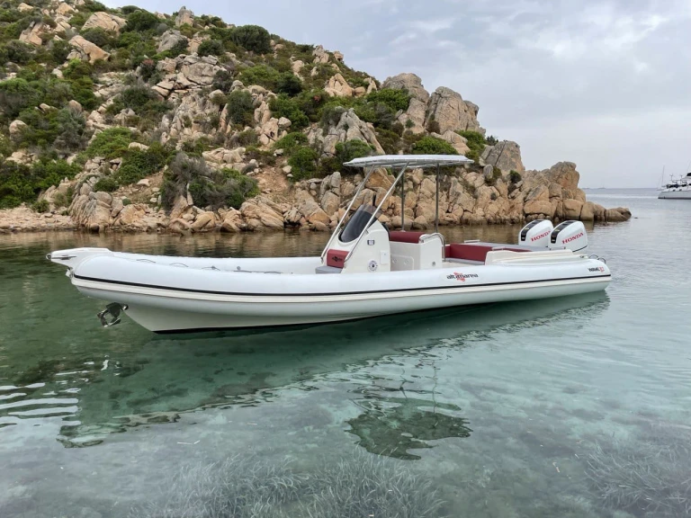 Noleggiare una Altamarea Altamarea Wave 27 GT a Cannigione