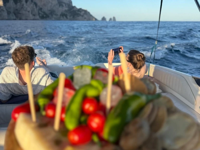 Noleggio Barca a motore a Capri – Fratelli Aprea Sorrento 7,50 open cruise