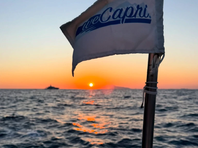 Noleggio Barca a motore con o senza skipper Fratelli Aprea a Capri