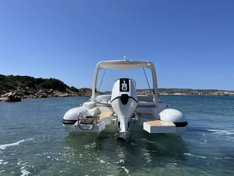 Noleggio Barca a motore con o senza skipper Altamarea a Cannigione