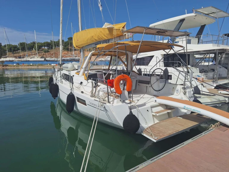 Noleggio barche Bénéteau Oceanis 41.1 a Néa Péramos su Samboat