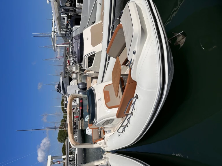 Noleggio barche Zodiac Medline 9 a Cogolin su Samboat