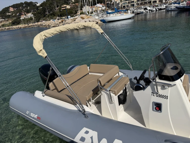 Noleggiare una Bwa Sport 22 GT a La Madrague