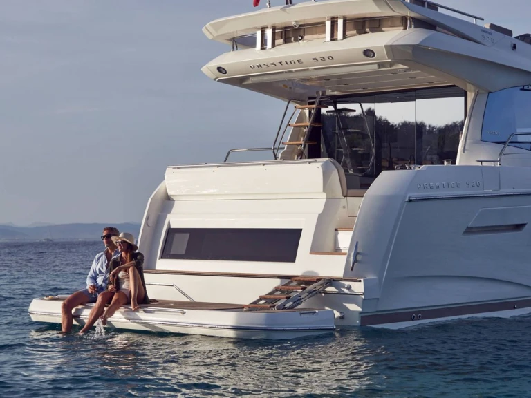 Noleggio Yacht di lusso Jeanneau con patente nautica