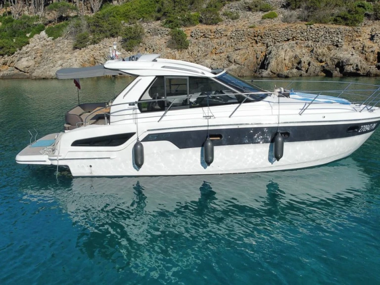 Noleggiare una Bavaria Bavaria 33 Sport HT a Punat