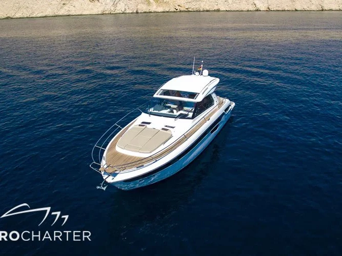Yacht di lusso a noleggio a Punat al miglior prezzo