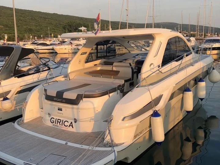 Noleggio Barca a motore Bavaria con patente nautica