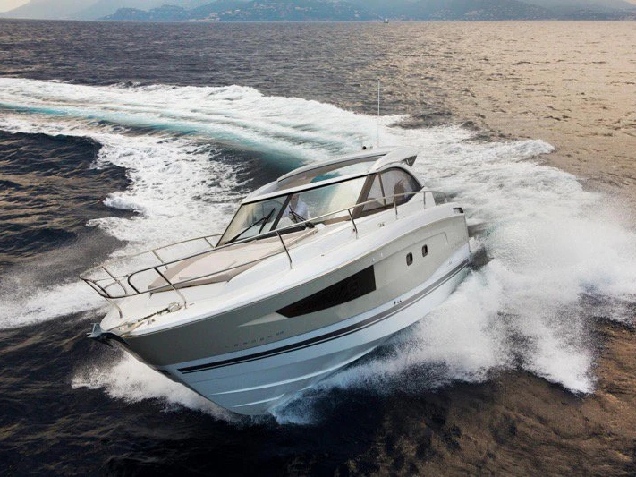 Noleggiare una Jeanneau Leader 36 a Punat