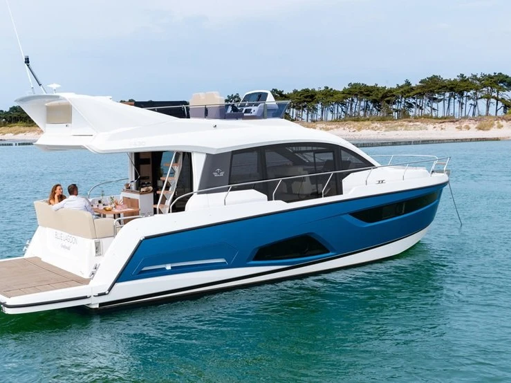Noleggiare una Sealine Sealine F430 a Punat
